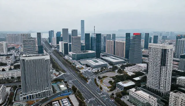 业务对比中的风险管理误区与选型关注点